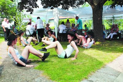 Brunnenfest 2015 - Dancing Girls
Quelle: Die Eule