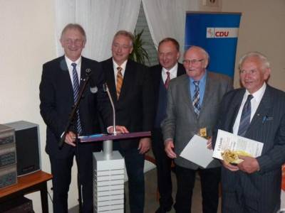 50 Jahre CDU Ortsverband Lthorst Jubilumsfeier - Von links: Joachim Stünkel, Frank Oesterhelweg, Clemens Große Macke, Jochen Runge und Albert Stünkel Bildquelle: Einbecker Morgenpost, Rudloff