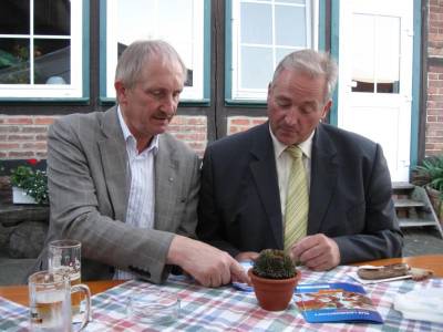 Besuch Frank Oesterhelweg 29.08.2016 in Deitersen - Joachim Stünkel (links) und Frank Oesterhelweg
(rechts - Stellvertretender Fraktionsvorsitzender der CDU Landtagsfraktion im Niedersächsischen Landtag
und CDU Landesvorsitzender von Braunschweig)