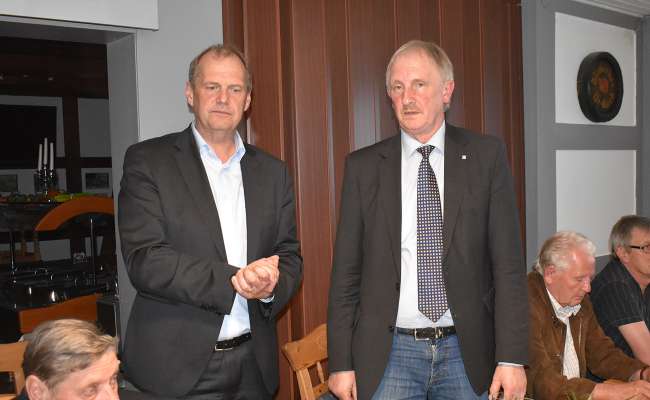 Beim CDU-Stadtverband in Lüthorst sprach Bundestagsmitglied Fritz Güntzler über die geplante Grundsteuerreform. Joachim Stünkel dankte ihm für den informativen Vortrag.